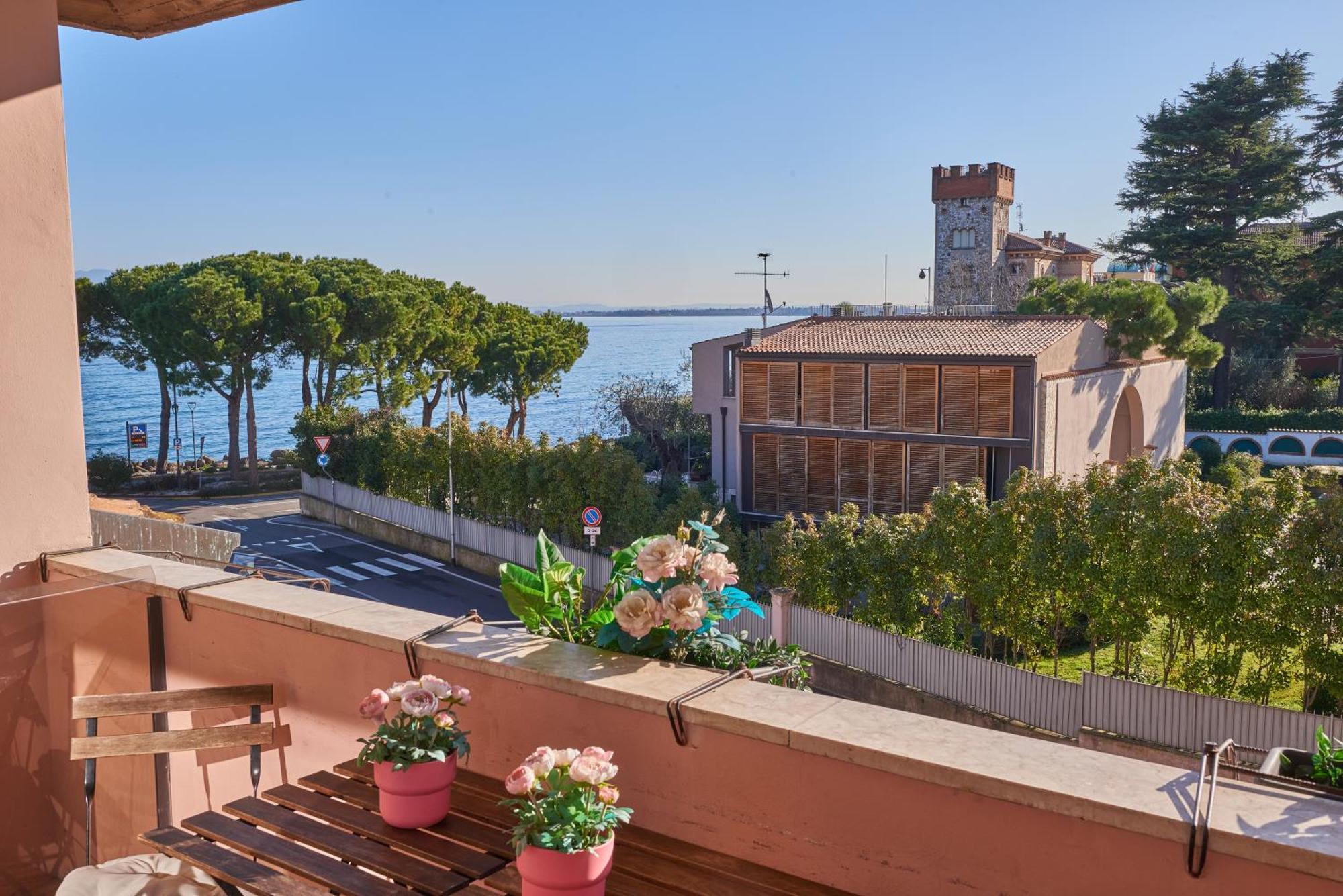 Garda Blue Lake Home Luxury Appartment Desenzano del Garda Exterior foto