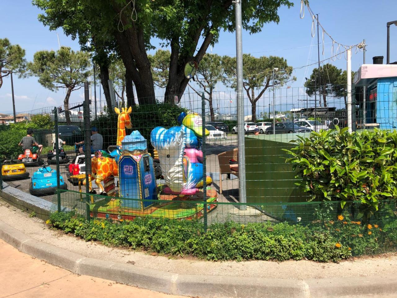 Garda Blue Lake Home Luxury Appartment Desenzano del Garda Exterior foto